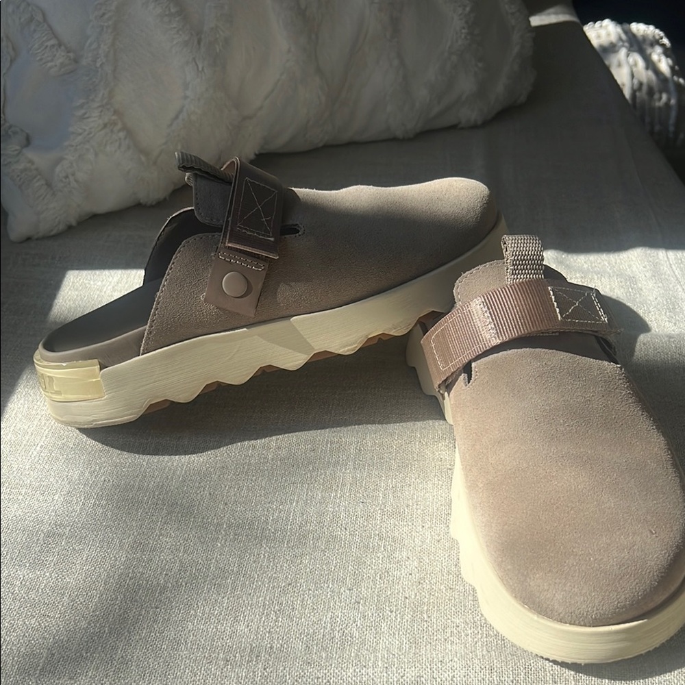 Women’s Sorel Vibe clog slip on in omega tan